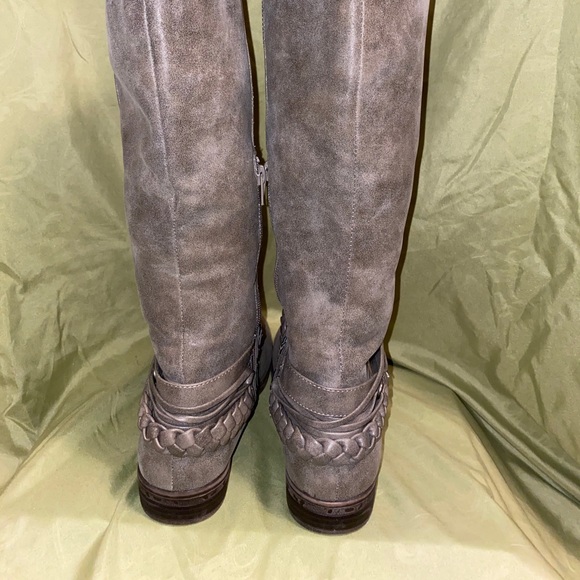 Boots - Picture 4 of 4